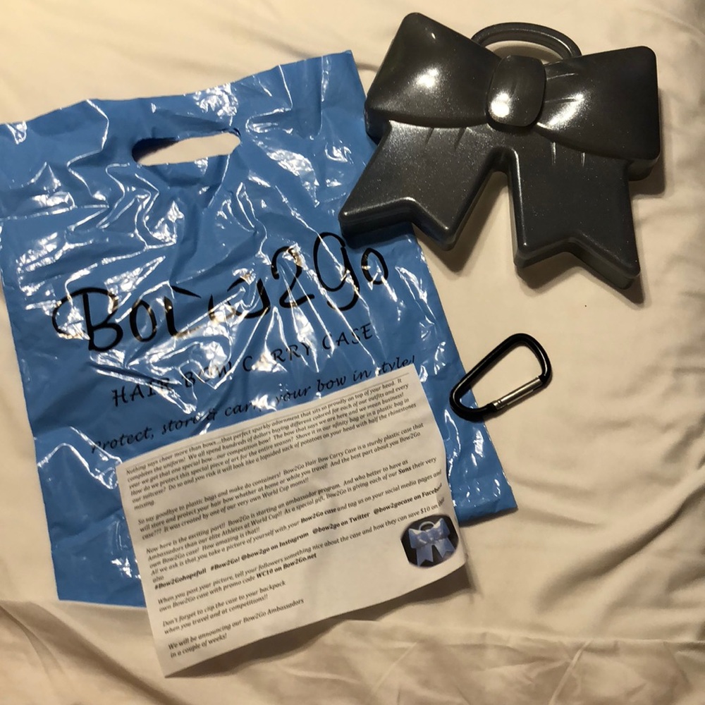I am selling a brand new bow 2go case.